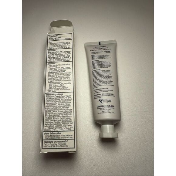 LIGHTSAVER Tinted - Activated Mineral Face Sunscreen Broad Spectrum - SPF 33 50m - Picture 2 of 8